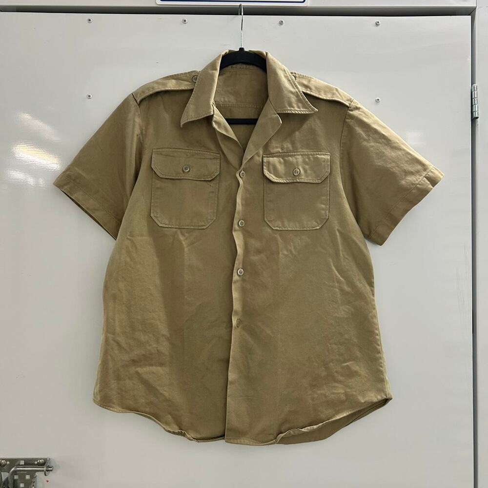 Khaki vintage military shirt with a relaxed fit